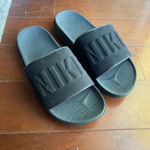 Women’s Nike slides size 8